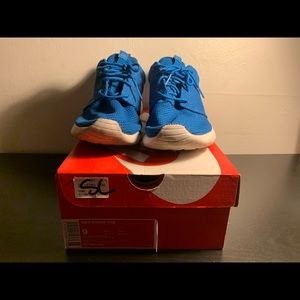 Roshe run size 9 ‼️preowned‼️